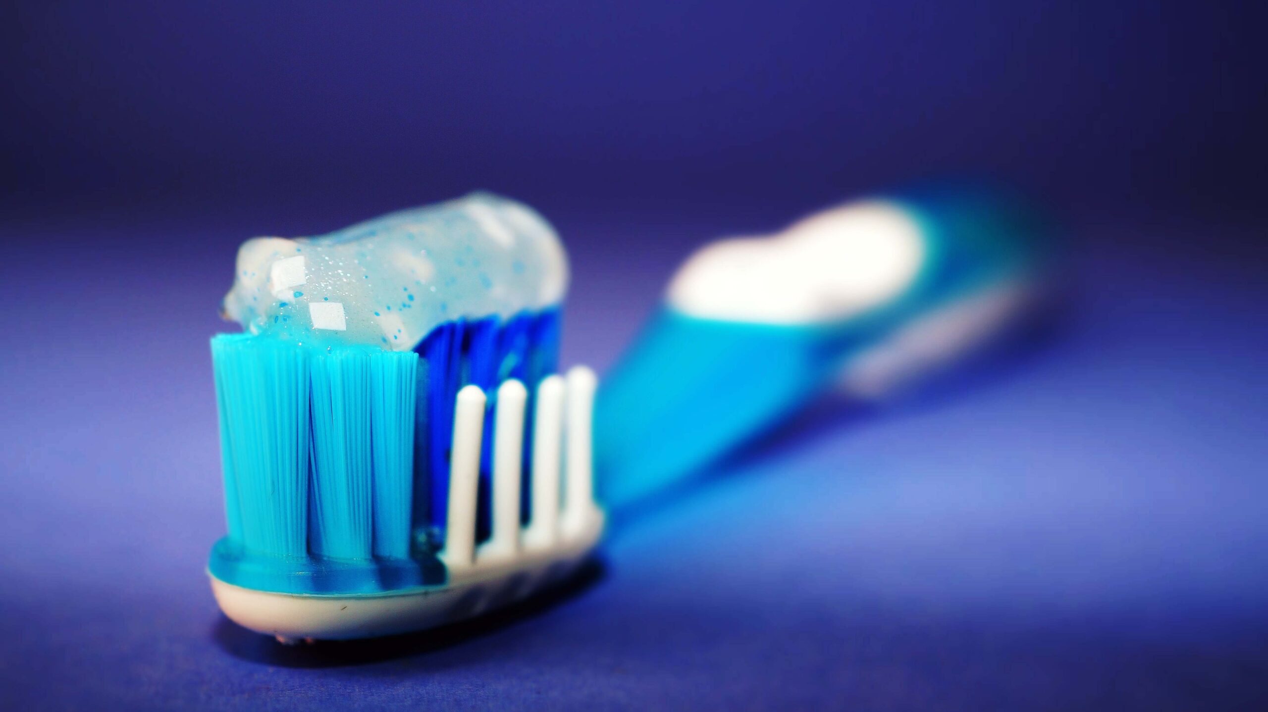 Guide To Choosing The Best Toothpaste For Veneers Healthy Huemans